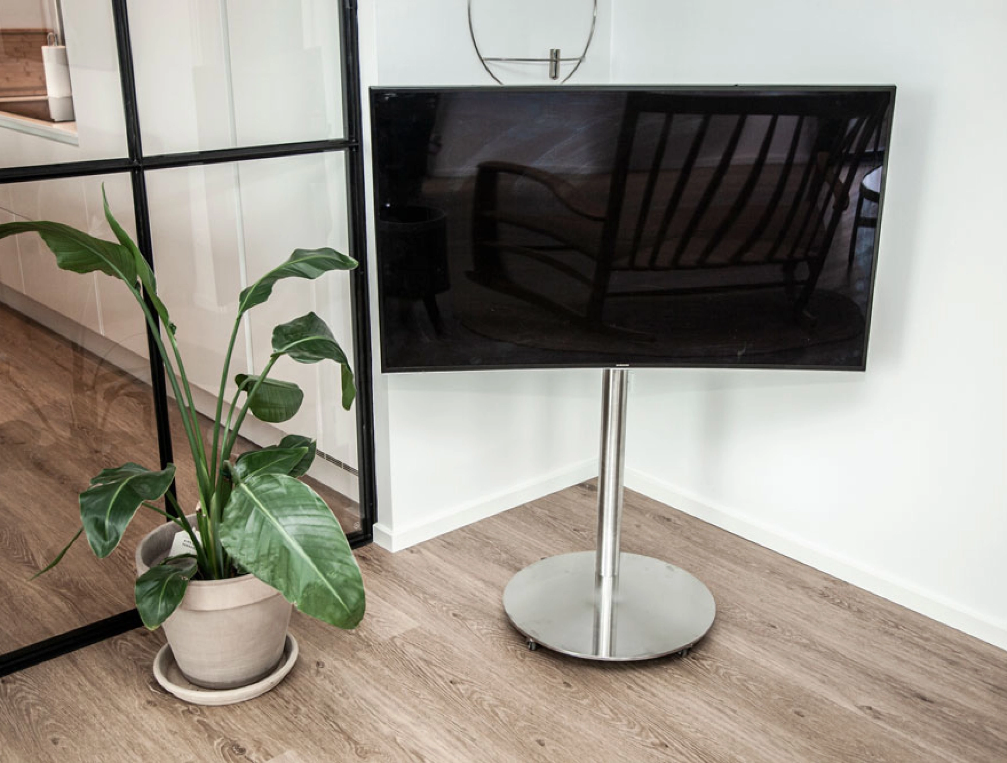 Sinox StandView TV gulvstand med drejbar top. 26"-65". Alu finish Sinox StandView TV gulvstand med drejbar top. 26"-65". Alu finish