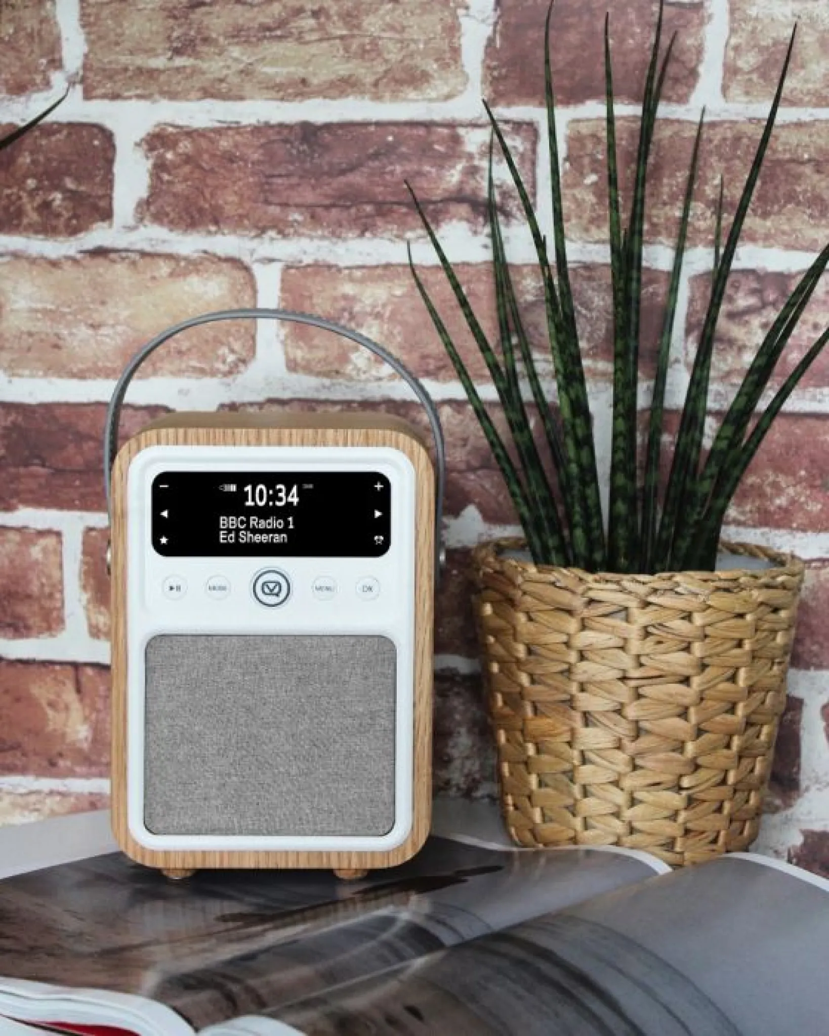 VQ Monty radio. Eg