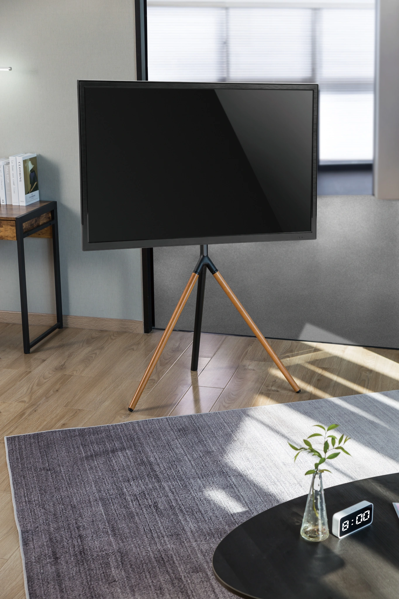 Sinox Tripod TV gulvstand med drejbar top. 45"-65". Mørkt træ/sort Sinox Tripod TV gulvstand med drejbar top. 45"-65". Mørkt træ/sort