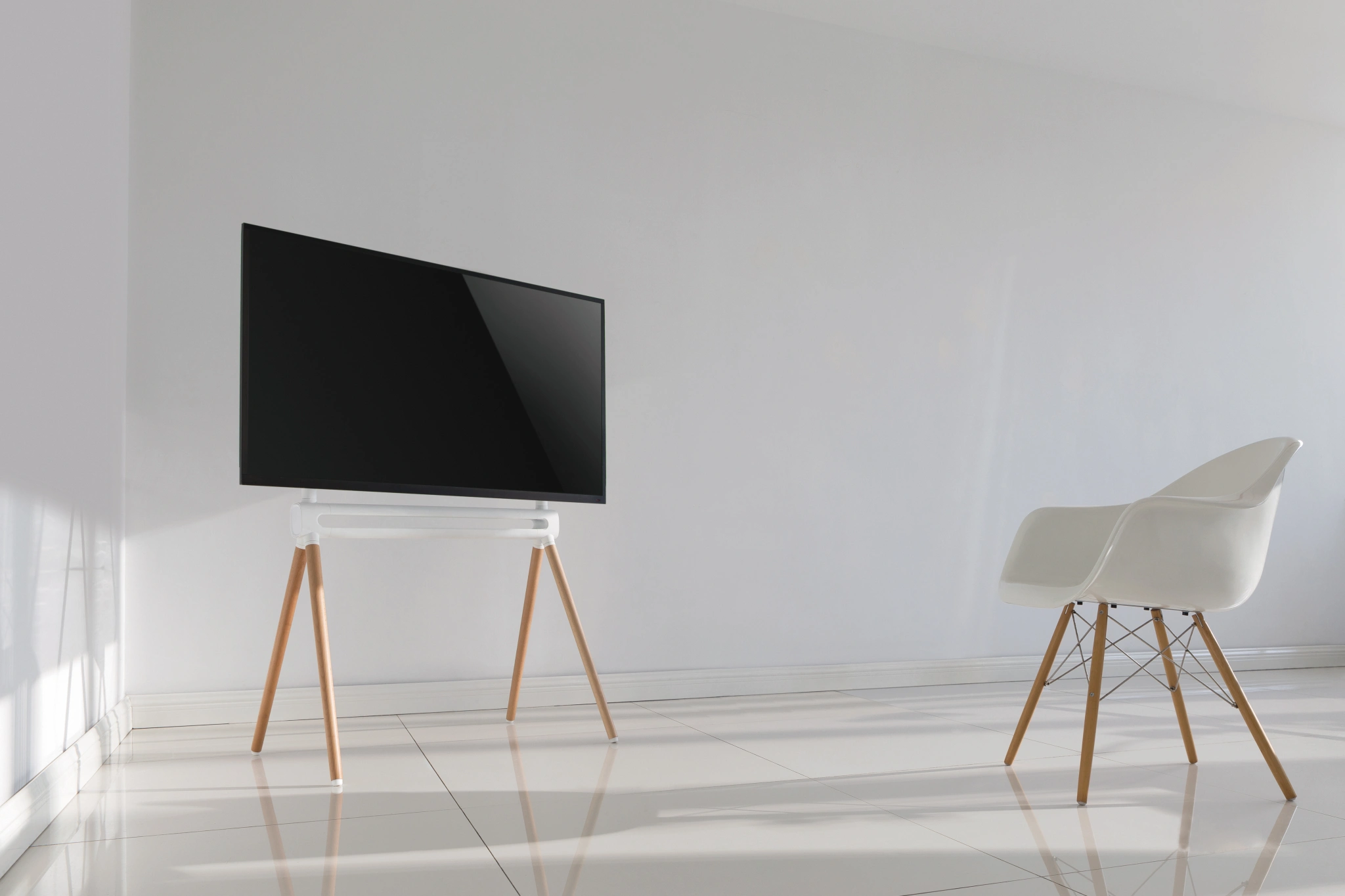 Sinox TV gulvstand. 60"-75". Lyst træ/hvid Sinox TV gulvstand. 60"-75". Lyst træ/hvid