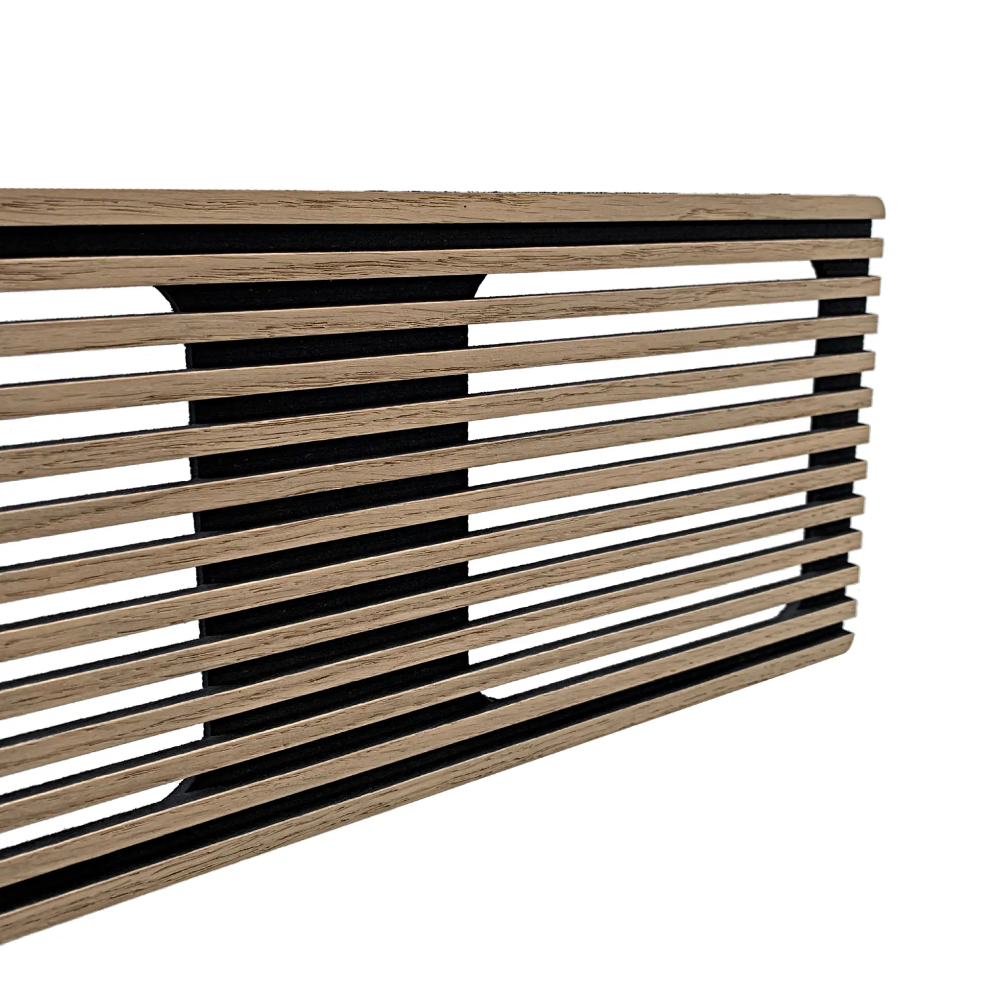 Sinox træfront til Beosound Stage™. Lys eg