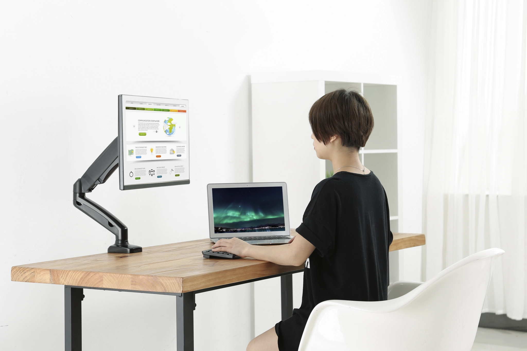 Sinox Office enkel skærm skrivebordsbeslag med gasspring. Op til 32". Sort Sinox Office enkel skærm skrivebordsbeslag med gasspring. Op til 32". Sort