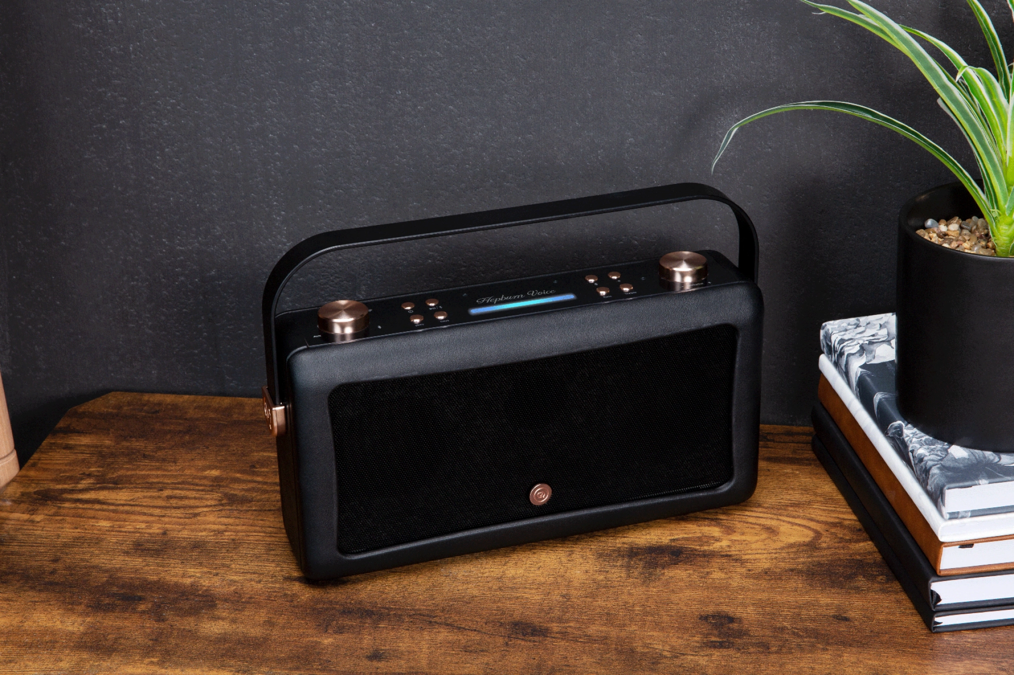 VQ Hepburn Voice Speaker. Sort/kobber